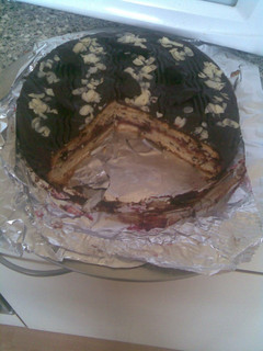 Foto principal de Torta Casera rellena de mermelada de fresa y cobertura de chocolate