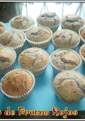 Una foto de Muffins de frutos rojos caseros