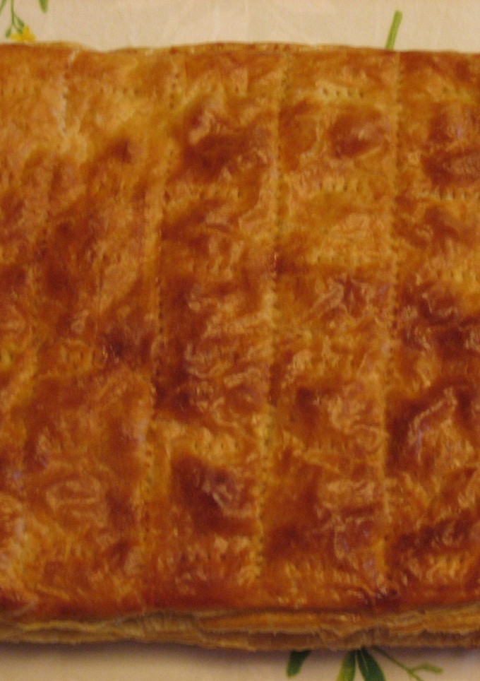 Una foto de Empanada de hojaldre con morcillas