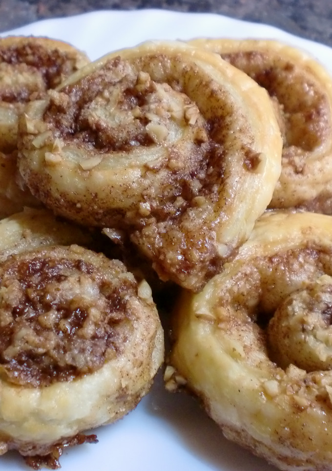 Una foto de Rollitos de canela, miel y nueces