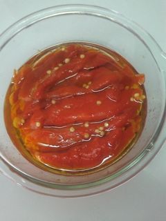 Una foto de Pimientos rojos asados en microondas (Penchi)
