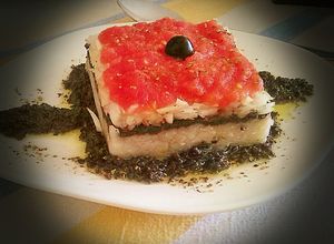Una foto de Tartar de esqueixada con bacalao y olivada
