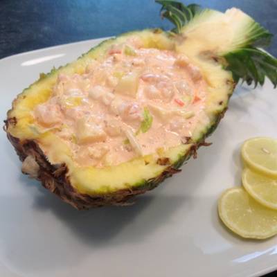 Góndola de piña con cóctel de mariscos Receta de elfornerdealella- Cookpad