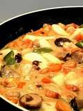 Encocada de sepia y setas con verduras y maíz en Wok