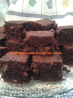 Una foto de Brownie con nueces esponjoso