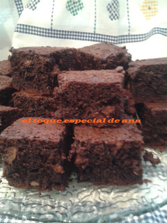 Una foto de Brownie con nueces esponjoso