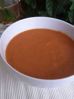 Una foto de Sopa fría de tomate