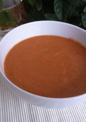 Una foto de Sopa fría de tomate