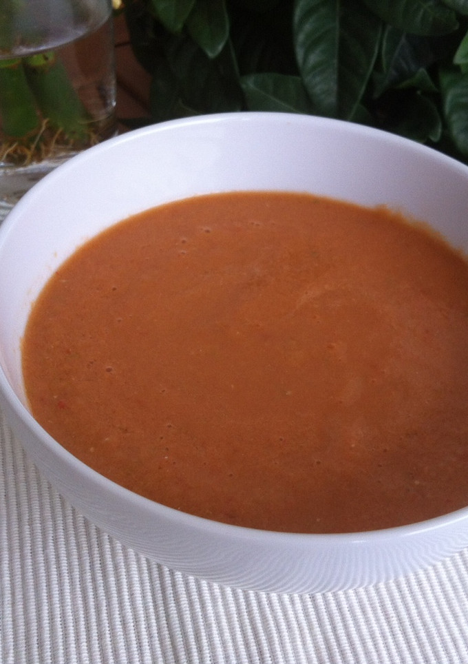 Una foto de Sopa fría de tomate
