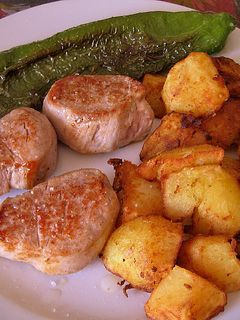 Una foto de Solomillo de cerdo a la plancha con pimiento verde