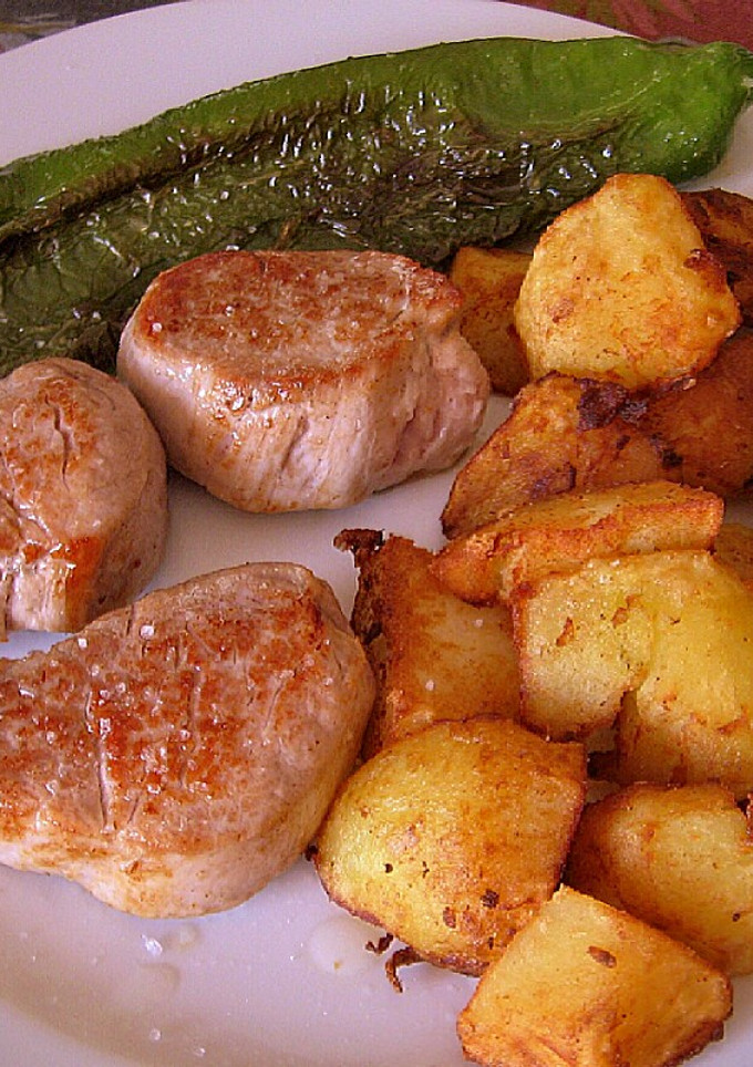 Una foto de Solomillo de cerdo a la plancha con pimiento verde