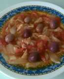 Ensalada con tomates, cebollas y pimientos asados