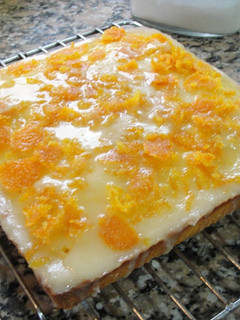 Una foto de Torta de naranja glaseada