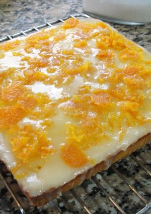Una foto de Torta de naranja glaseada