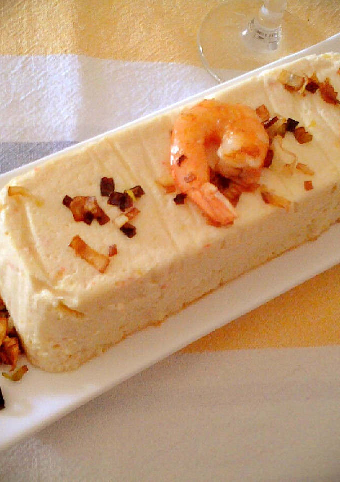 Una foto de Pastel de puerros y langostinos