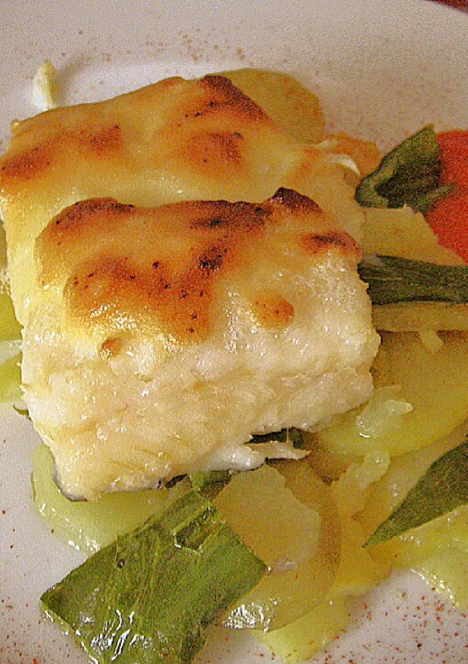 Una foto de Lomos de bacalao con alioli gratinado