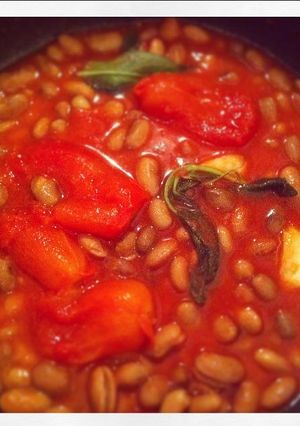 Una foto de Frijoles Cannellini con Salsa de Tomate (Fagioli All'Uccelletto)