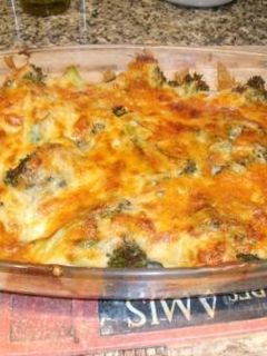 Una foto de Brocoli con bechamel y salmón ahumado