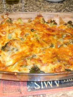 Una foto de Brocoli con bechamel y salmón ahumado