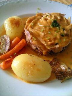 Una foto de Pastel de pollo al chilindrón en su salsa