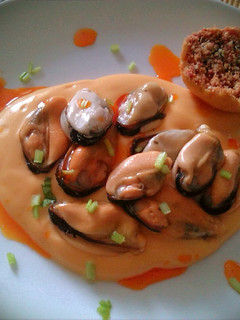 Una foto de Mejillones al vapor con mayonesa escabechada