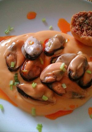 Una foto de Mejillones al vapor con mayonesa escabechada