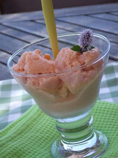Una foto de Helado de melón cantalupo