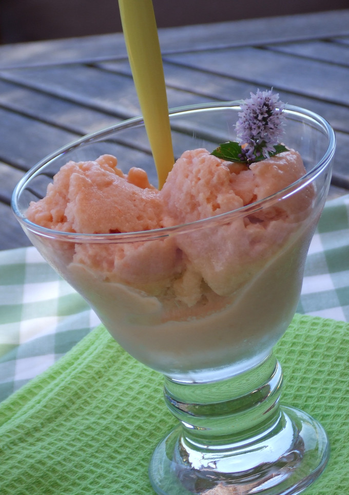 Una foto de Helado de melón cantalupo