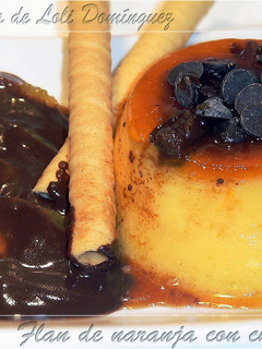 Una foto de Flan de naranja con chocolate