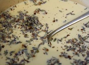 Una foto de Crema de miel y lavanda
