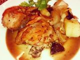 Muslos de pollo con papas y hongos secos