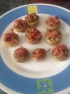 Una foto de Champiñon relleno de jamón serrano