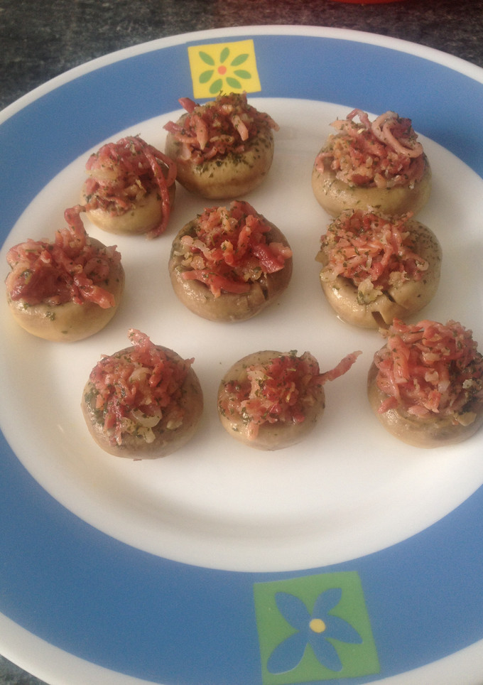 Una foto de Champiñon relleno de jamón serrano
