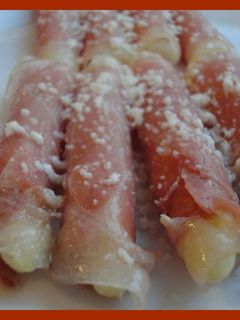 Una foto de Yemas de espárragos con jamón