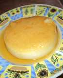 Sémola con leche en salsa de caramelo