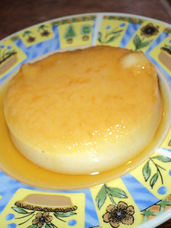 Una foto de Sémola con leche en salsa de caramelo
