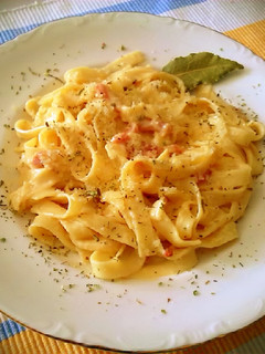 Una foto de Tagliatelle a la carbonara