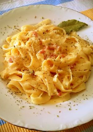 Una foto de Tagliatelle a la carbonara