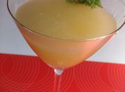 Una foto de coctel de melon