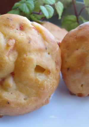 Una foto de Muffins de provolone y tomate