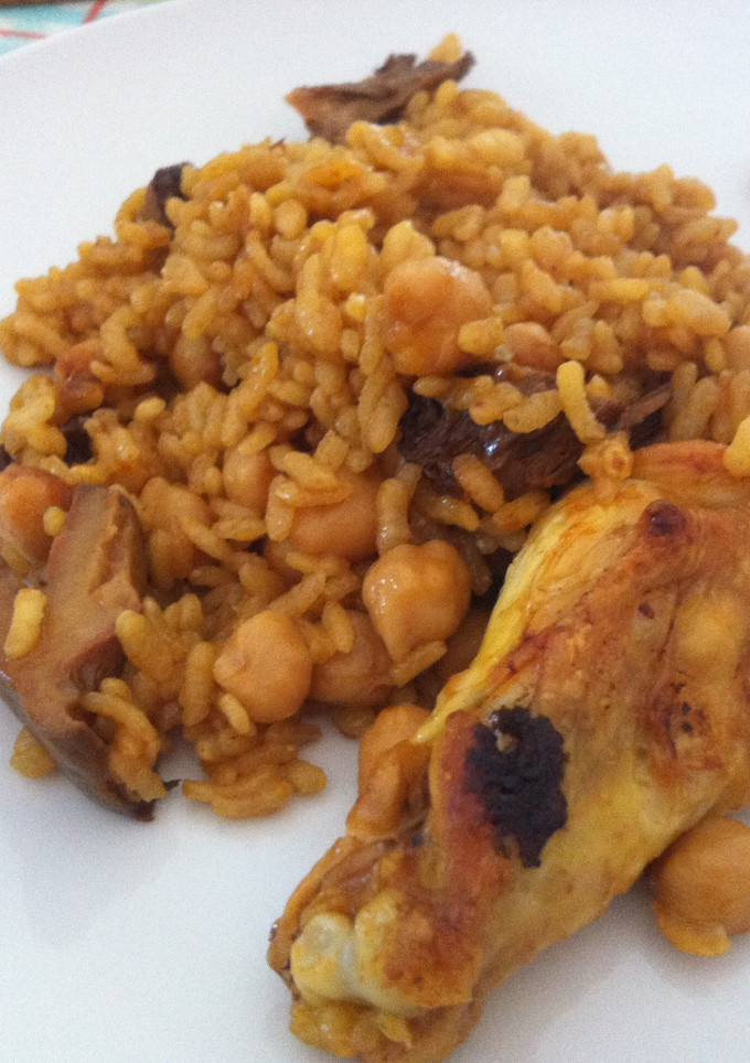 Una foto de Arroz al horno con pollo y setas