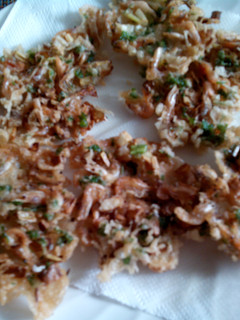 Una foto de Tortillitas de camarones andaluza