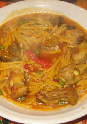 Una foto de Fideos con costilla