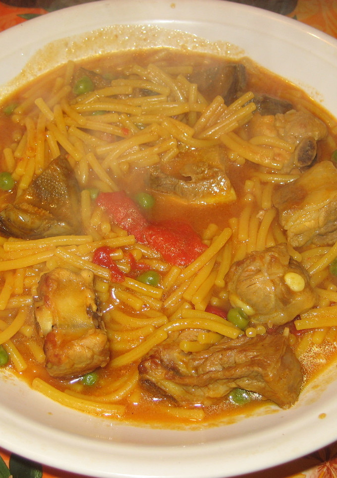 Una foto de Fideos con costilla