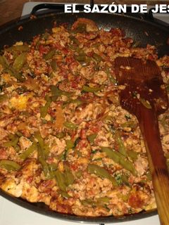 Una foto de Huevo con longaniza estilo mexicano