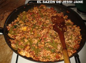 Una foto de Huevo con longaniza estilo mexicano