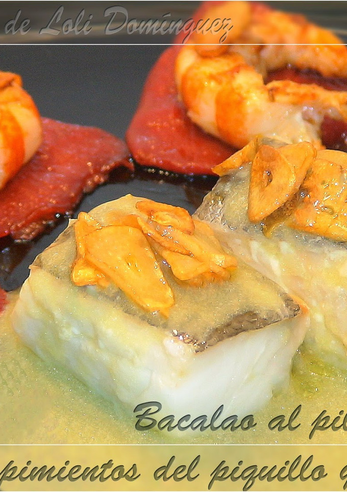 Una foto de Bacalao al pil pil con pimientos del piquillo y gambas