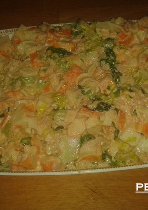 Una foto de Ensaladilla fresca de surimi con bonito del norte