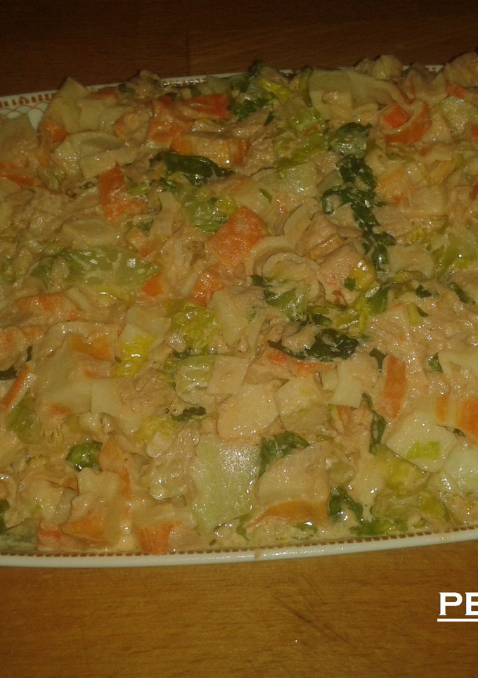 Una foto de Ensaladilla fresca de surimi con bonito del norte