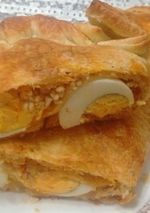 Una foto de Rollo crujiente de cerdo blanco picado y huevos